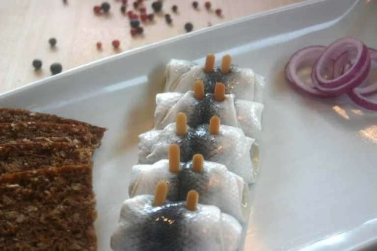 Gabelrollmöpse in Gewürzfond